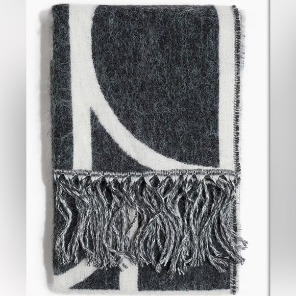 H&M Accessories - NWT • H&M • Gray & White Patterned Wool Scarf with Fringe